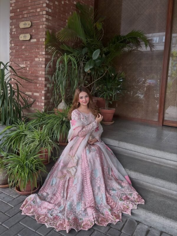 Ayna Stitched